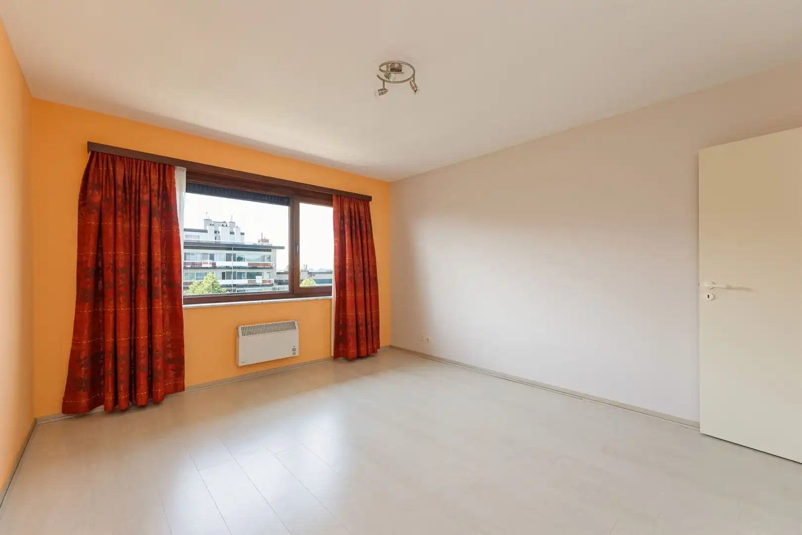 Ruim zonnig appartement met staanplaats. foto 11