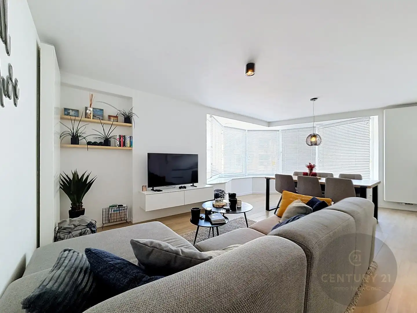 Ruim modern appartement met lift in Oud Knokke, dorp centrum, 2 slaapkamers, fietsberging,  bouwjaar 1985, energielabel C foto 3
