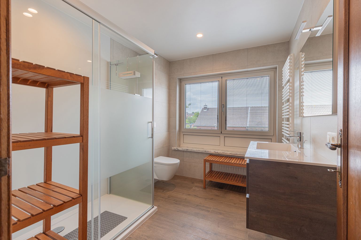 Rustig gelegen halfopen bebouwing met garage. foto 13