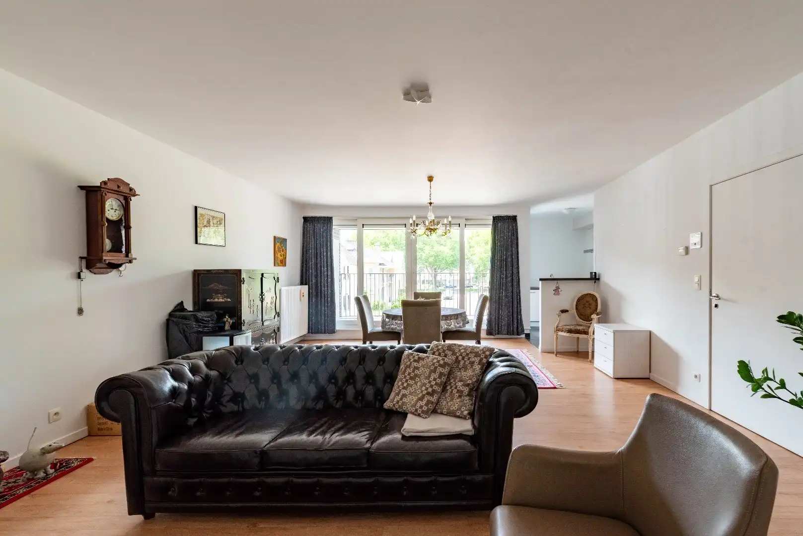 Modern appartement met terras en autostaanplaats foto 9