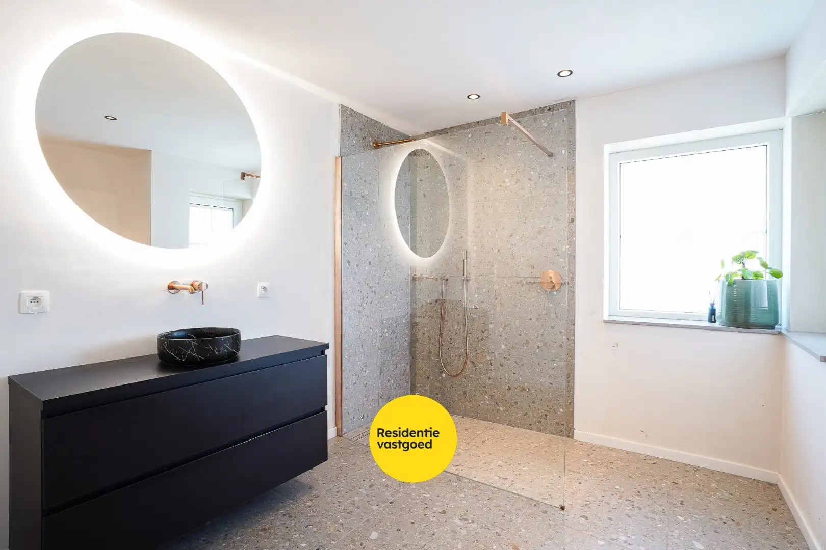 Recent, luxueus afgewerkte woning foto 20