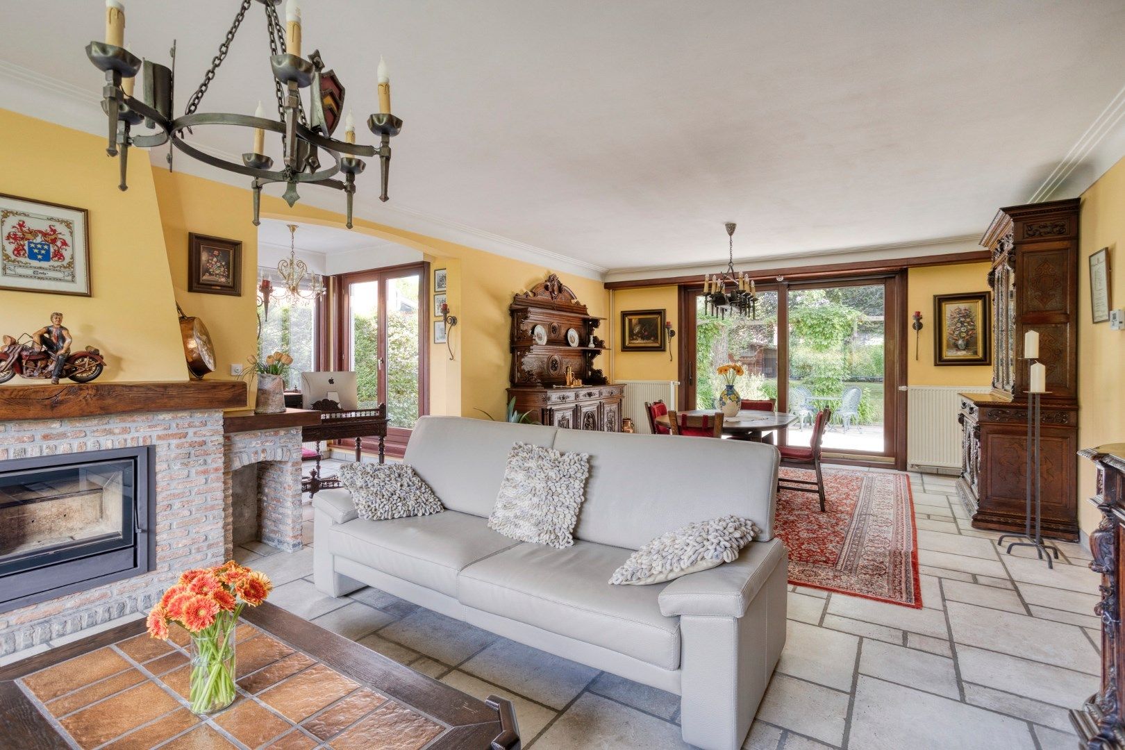 Charmante woning van 256 m2 met 4 slaapkamers te Wommelgem!  foto 4