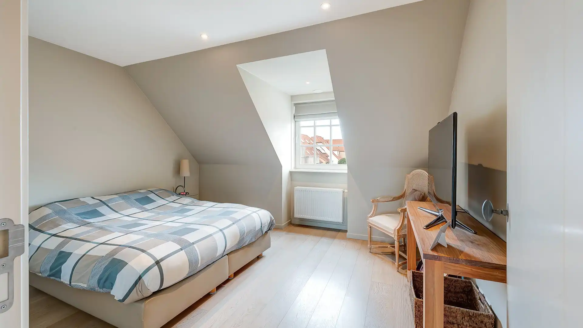 Mooie recente woning rustig gelegen in Knokke, op enkele passen van Duinenwater, de zee en het centrum. foto 20