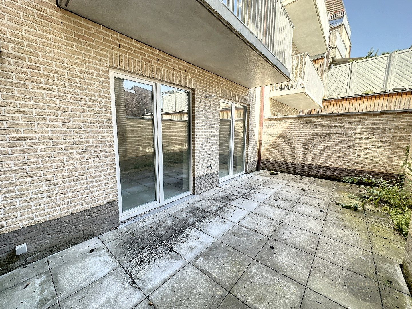 NIEUW en ZEER RUIM gelijkvloersappartement foto 3