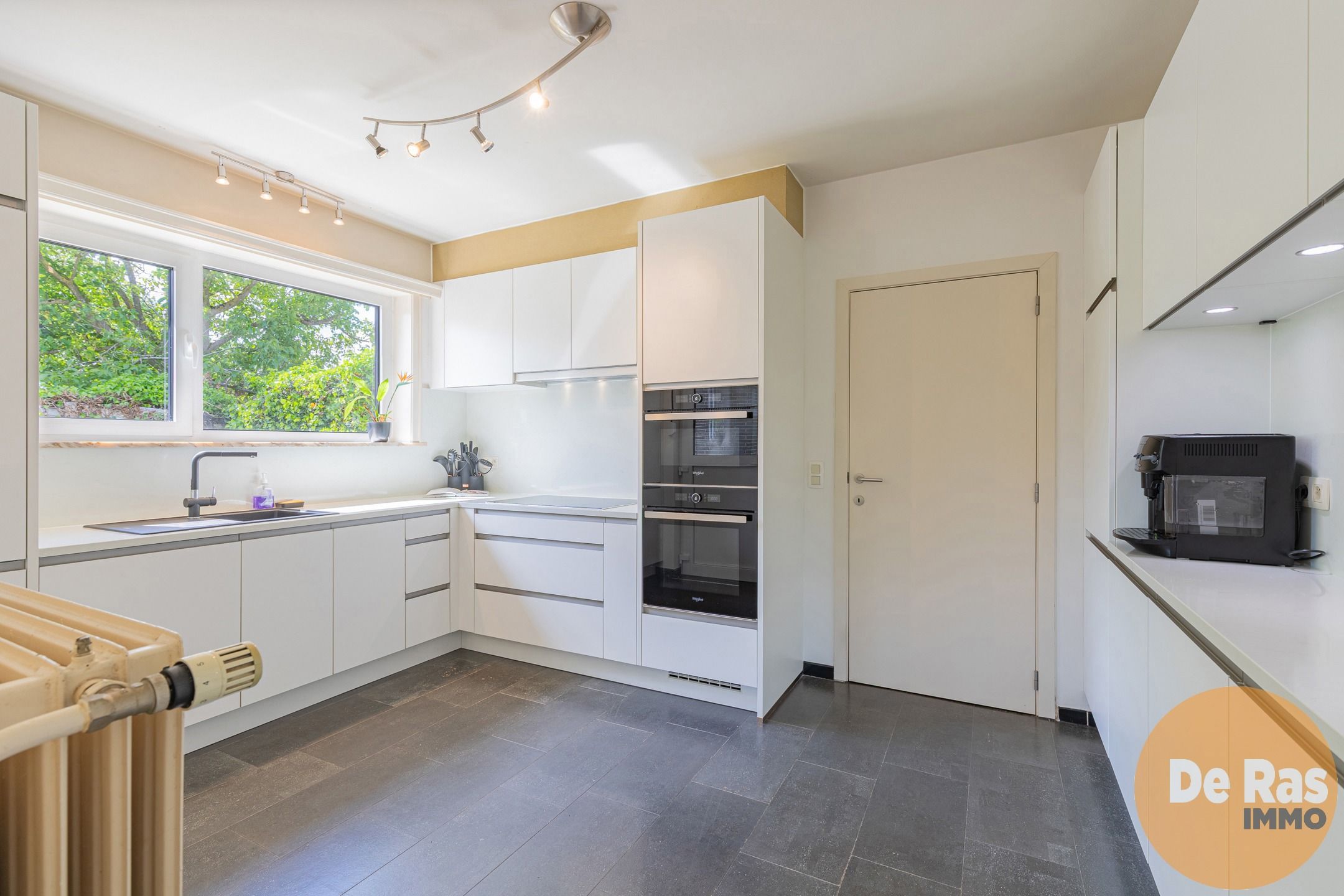 GEZINSWONING MET 4 SLAAPKAMERS EN TUIN foto 8
