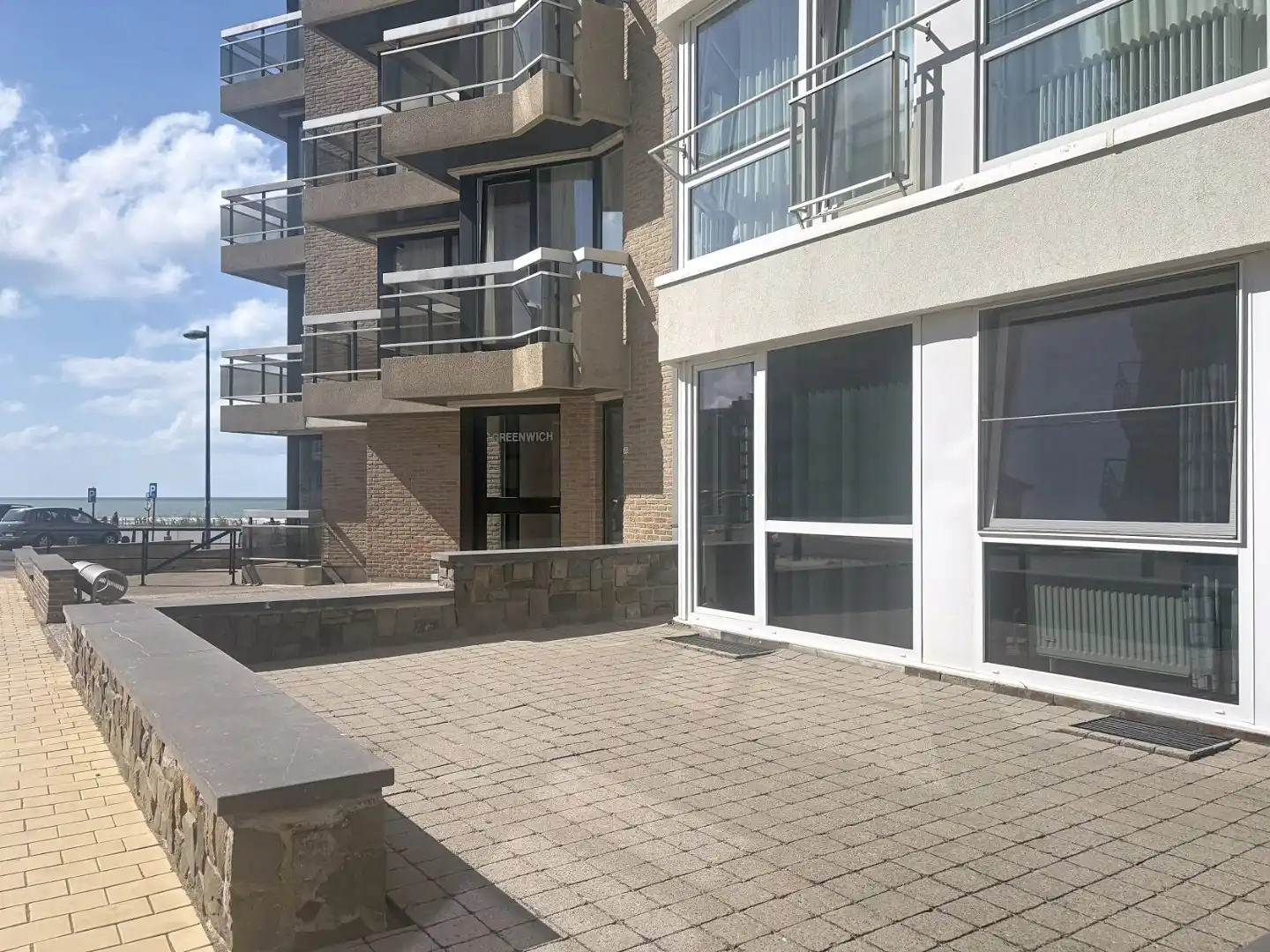 Charmante en zonnige studio te koop op toplocatie in Koksijde foto 2