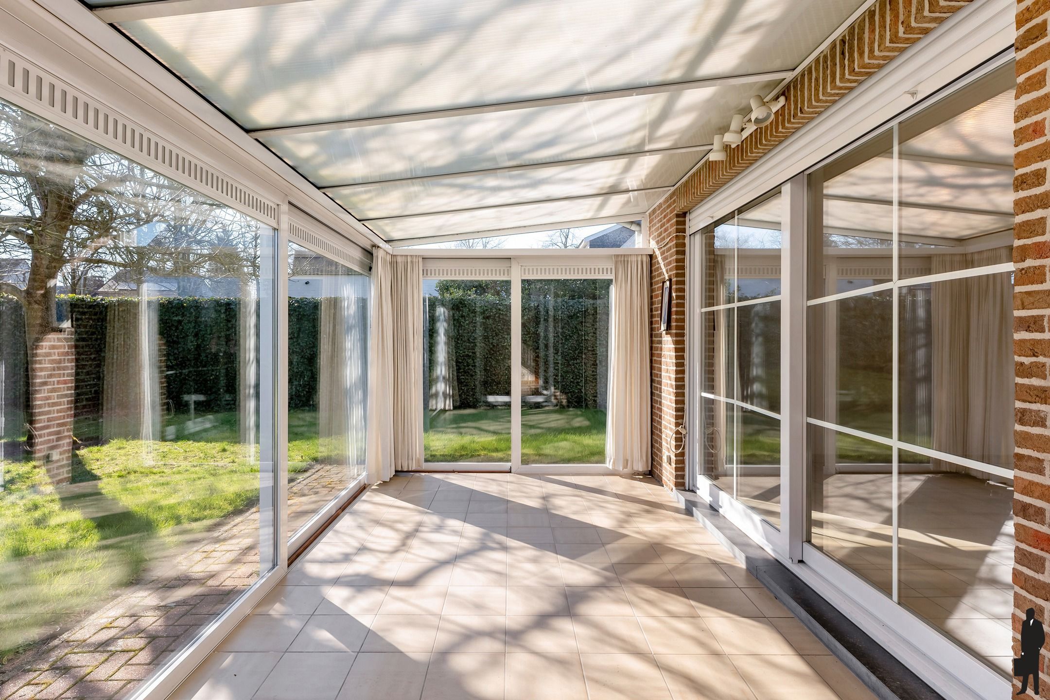 Te renoveren villa op toplocatie met veel potentieel! foto 4