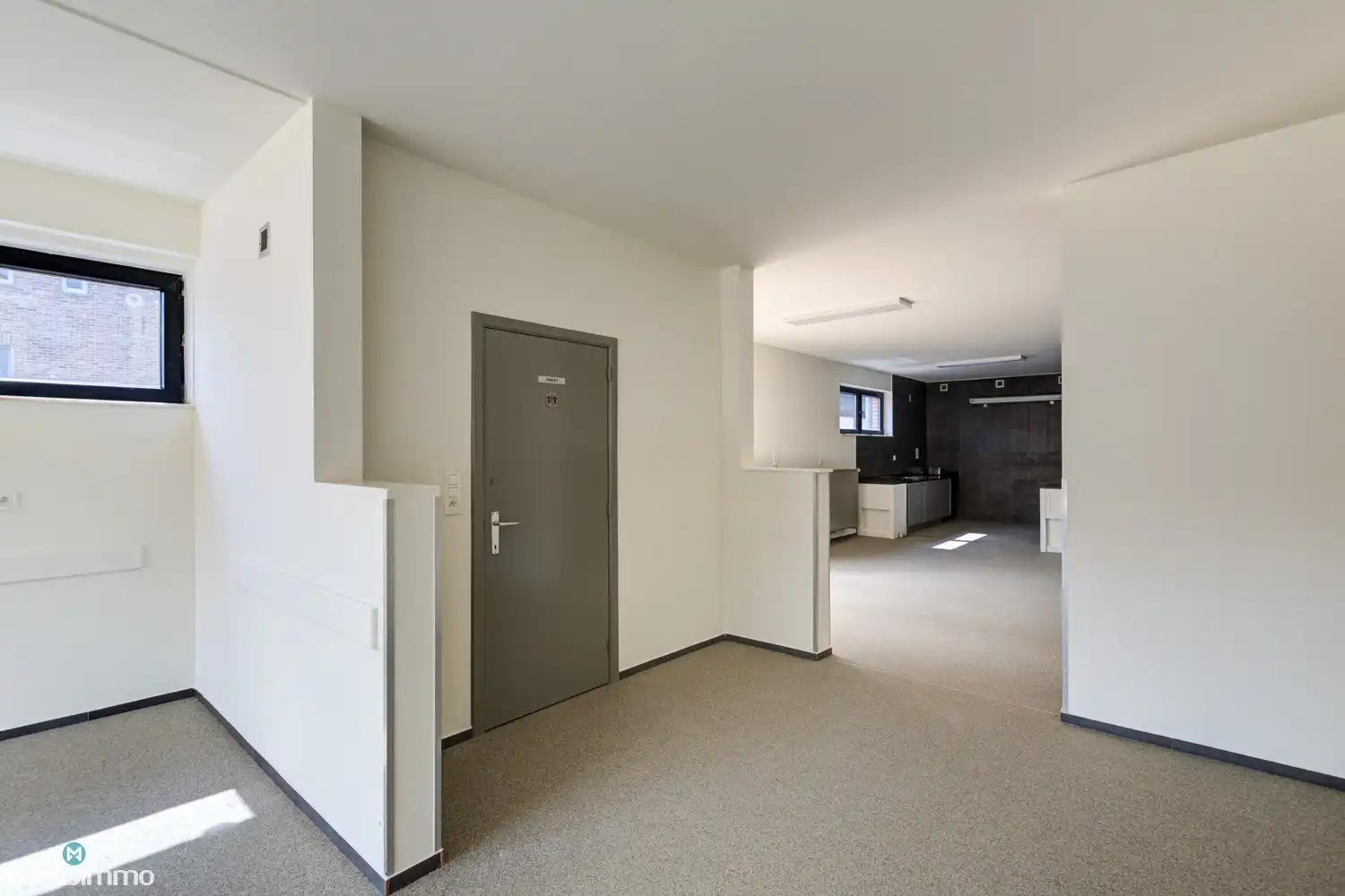 HANDELSGELIJKVLOERS MET DUPLEXAPPARTEMENT VOORZIEN VAN PARKEERGELEGENHEID NABIJ CENTRUM TONGEREN foto 5