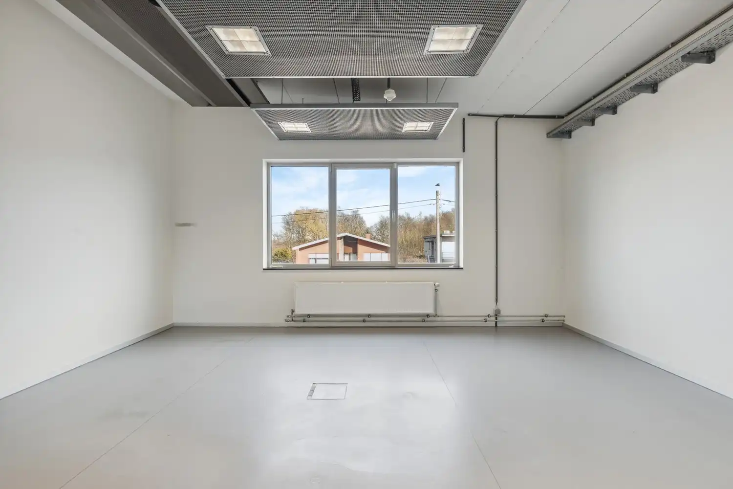 Veelzijdig kantoorgebouw met ruime parking op 2433 m² foto 27