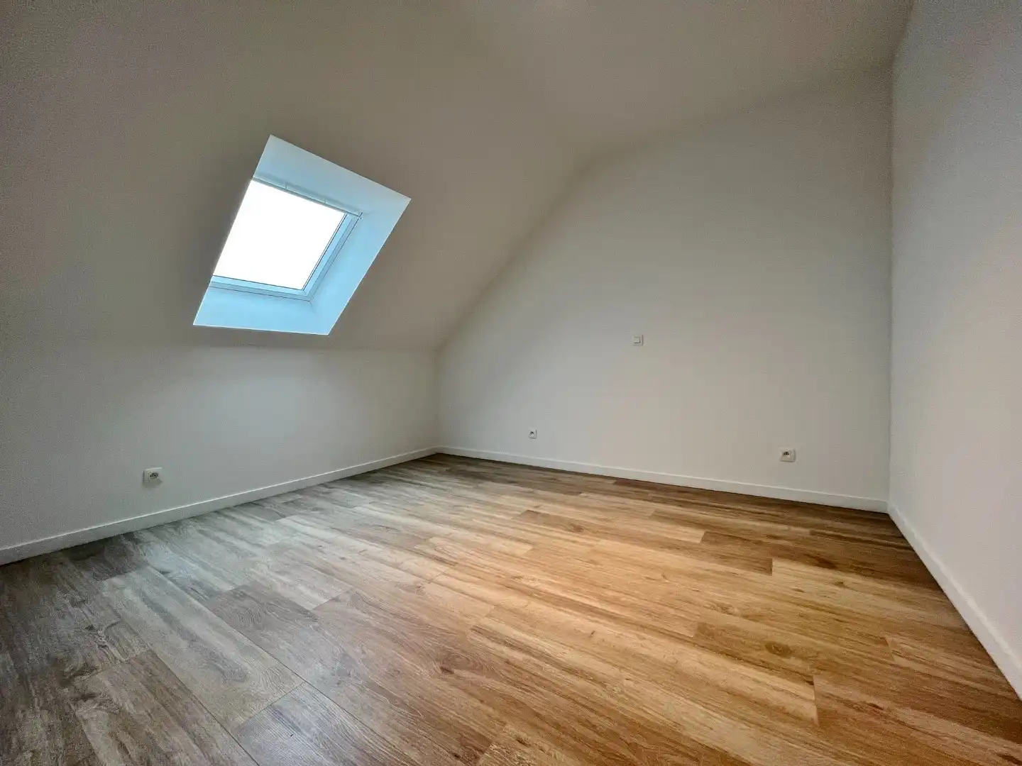 Volledig gerenoveerde woning met ruime tuin foto 11