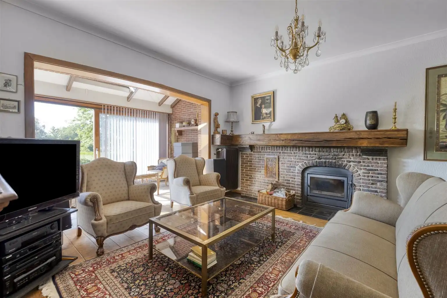 Karaktervolle, vrijstaande woning met 4 slaapkamers, veranda, dubbele garage, volledig onderkelderd op een perceel van 17a48ca, centraal gelegen bij het centrum. foto 9