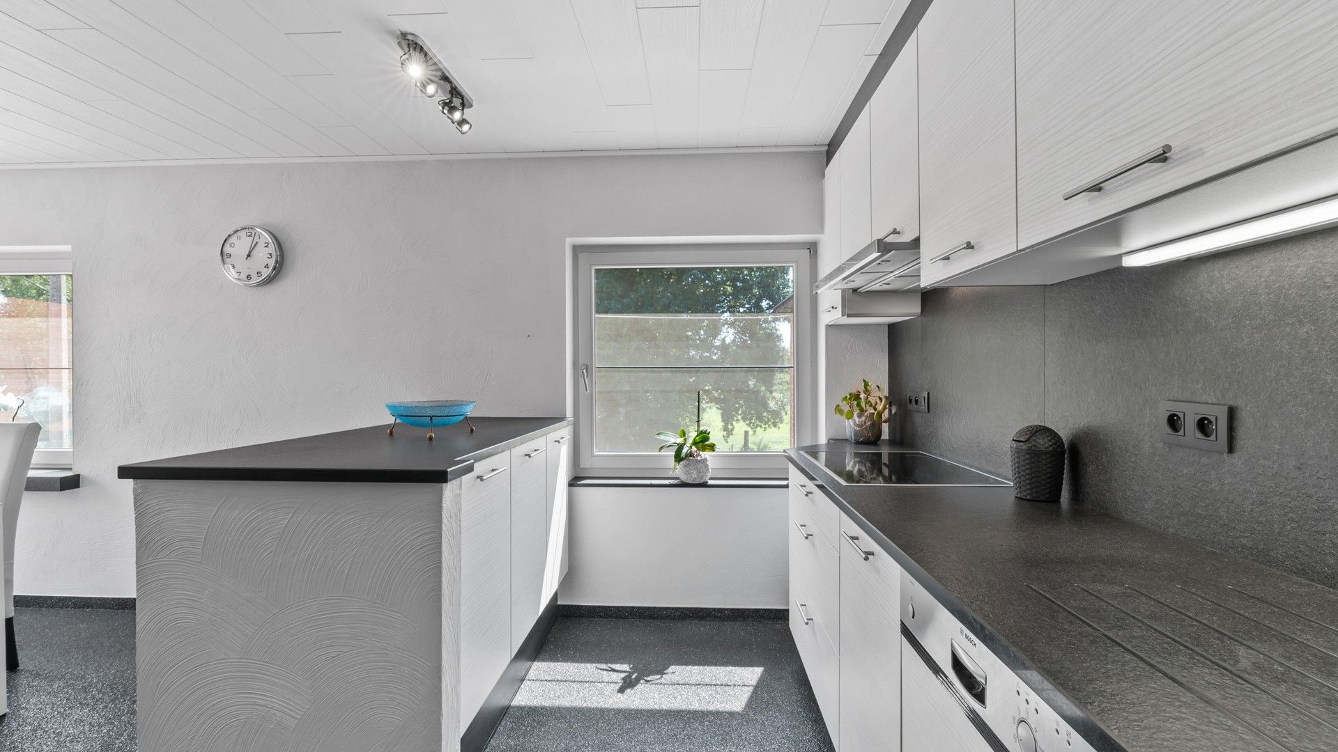 Bemeubeld app. met 2 slpkrs en riant terras van 70 m² foto 7