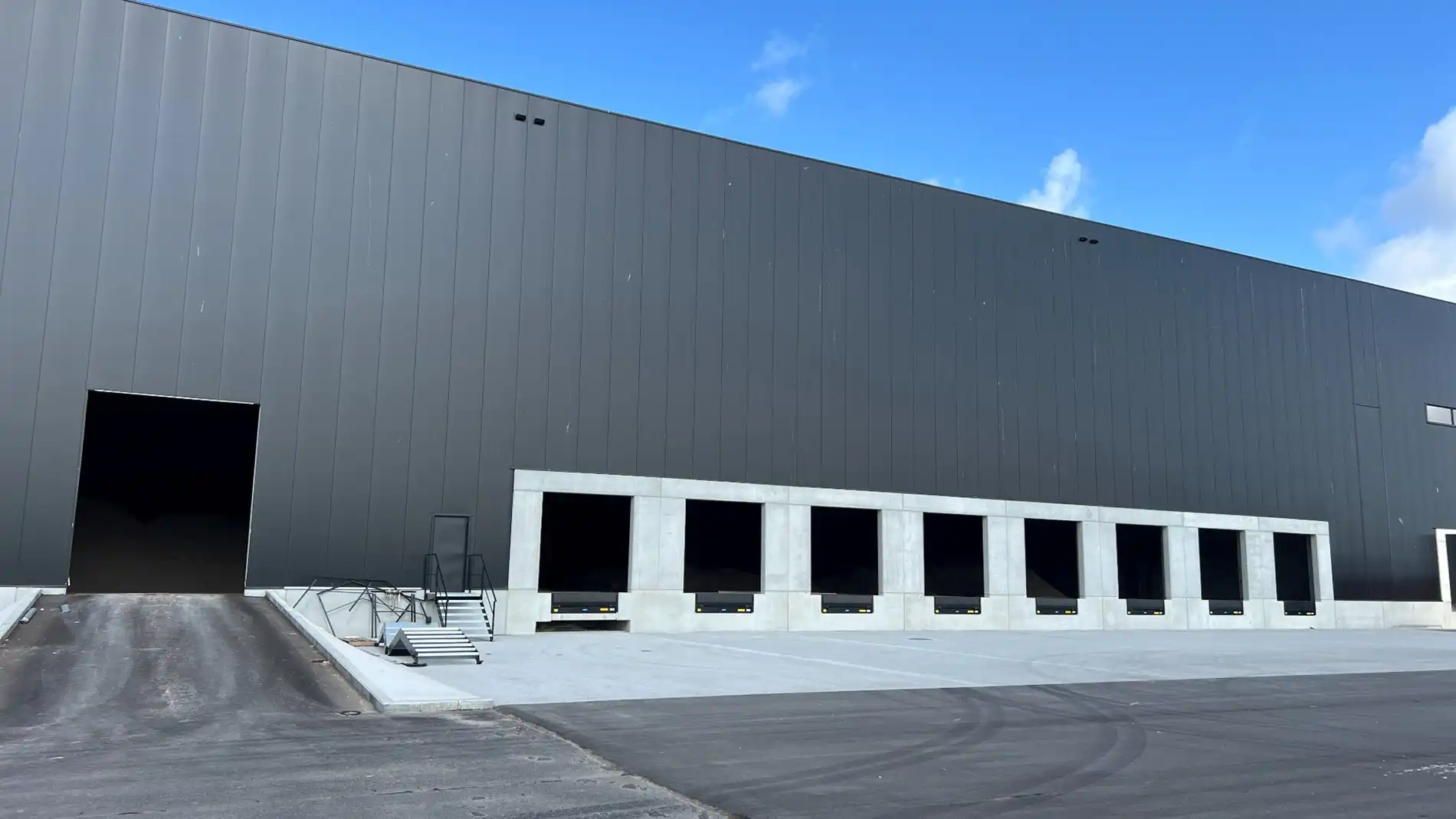 Nieuwbouw logistiek magazijn te huur aan Kluizendok in Haven van Gent foto 2