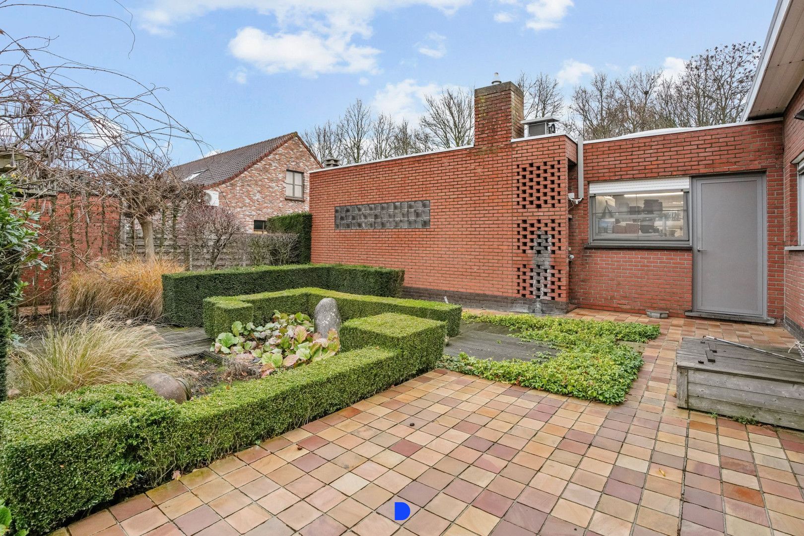 Handelspand met woonst op commerciële ligging. foto 6