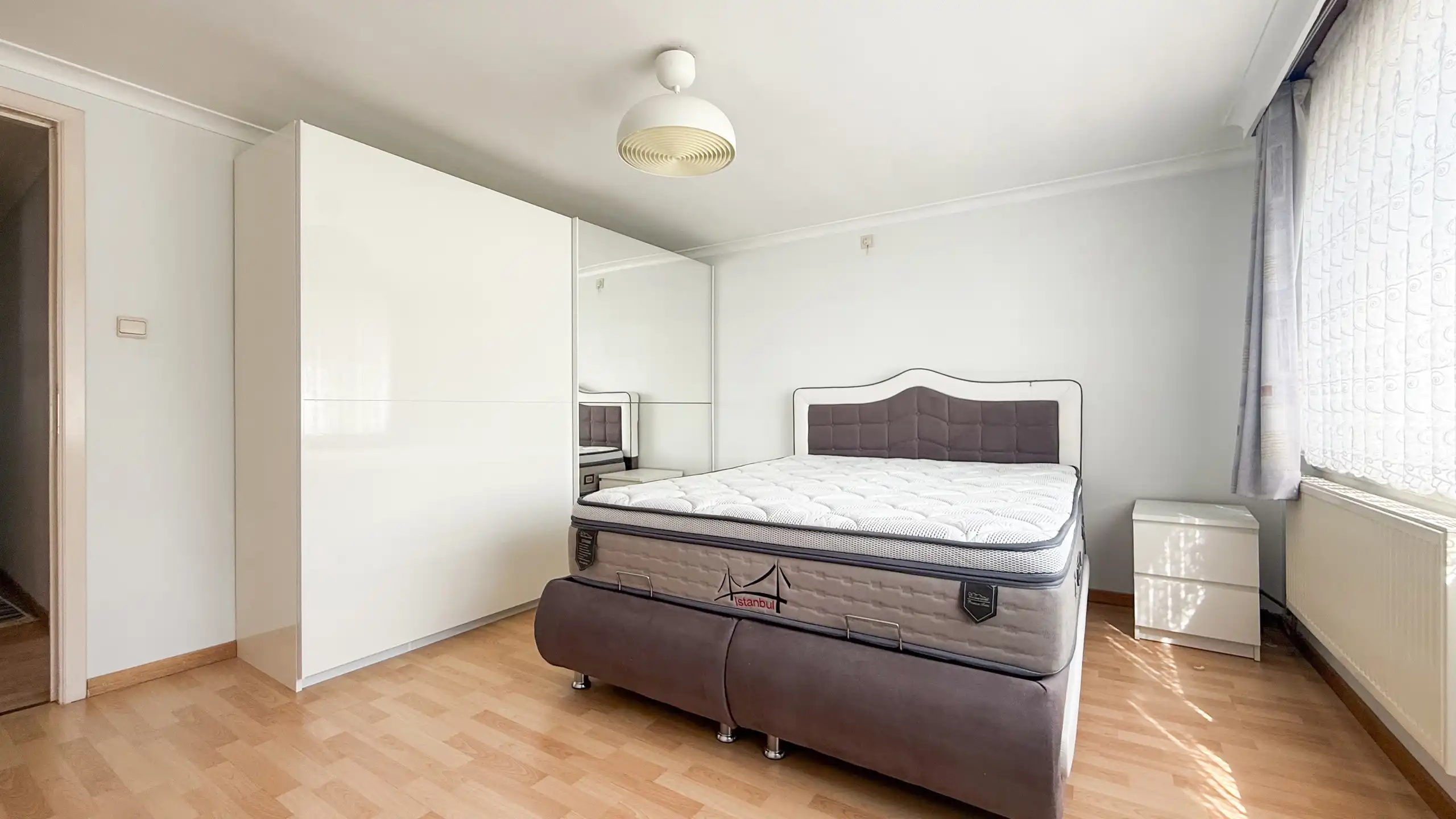 Ruime woning met 4 SLPK op een toplocatie! foto 28