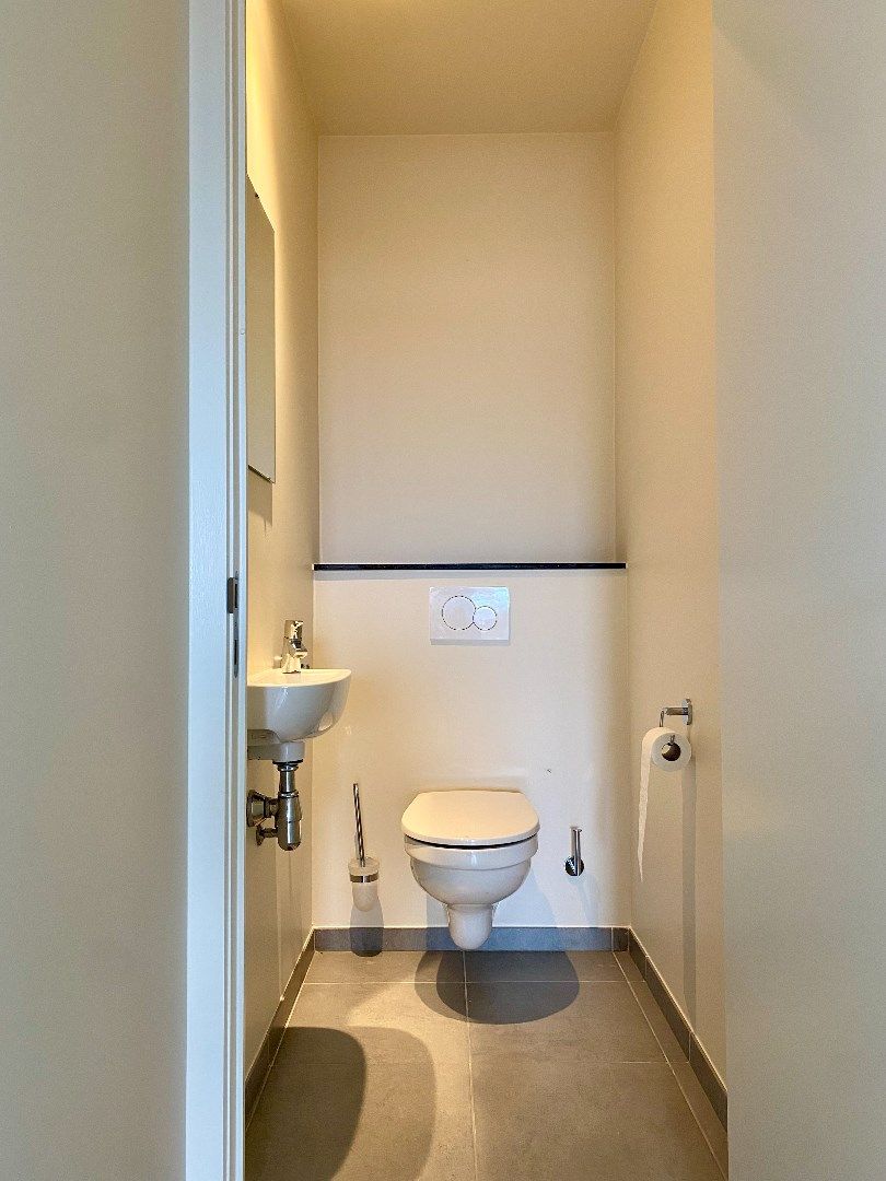 Instapklaar appartement met garage en ruim terras foto 12