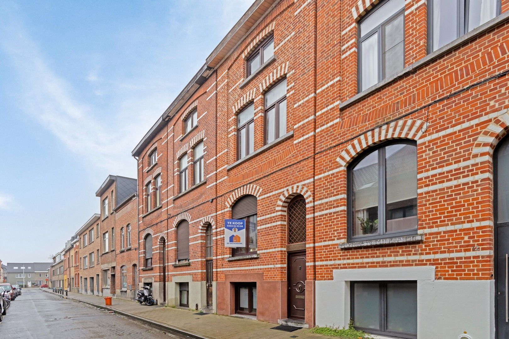 Ruime gezinswoning met stadsterras nabij de Bourgoyen en Blaarmeersen foto {{pictureIndex}}