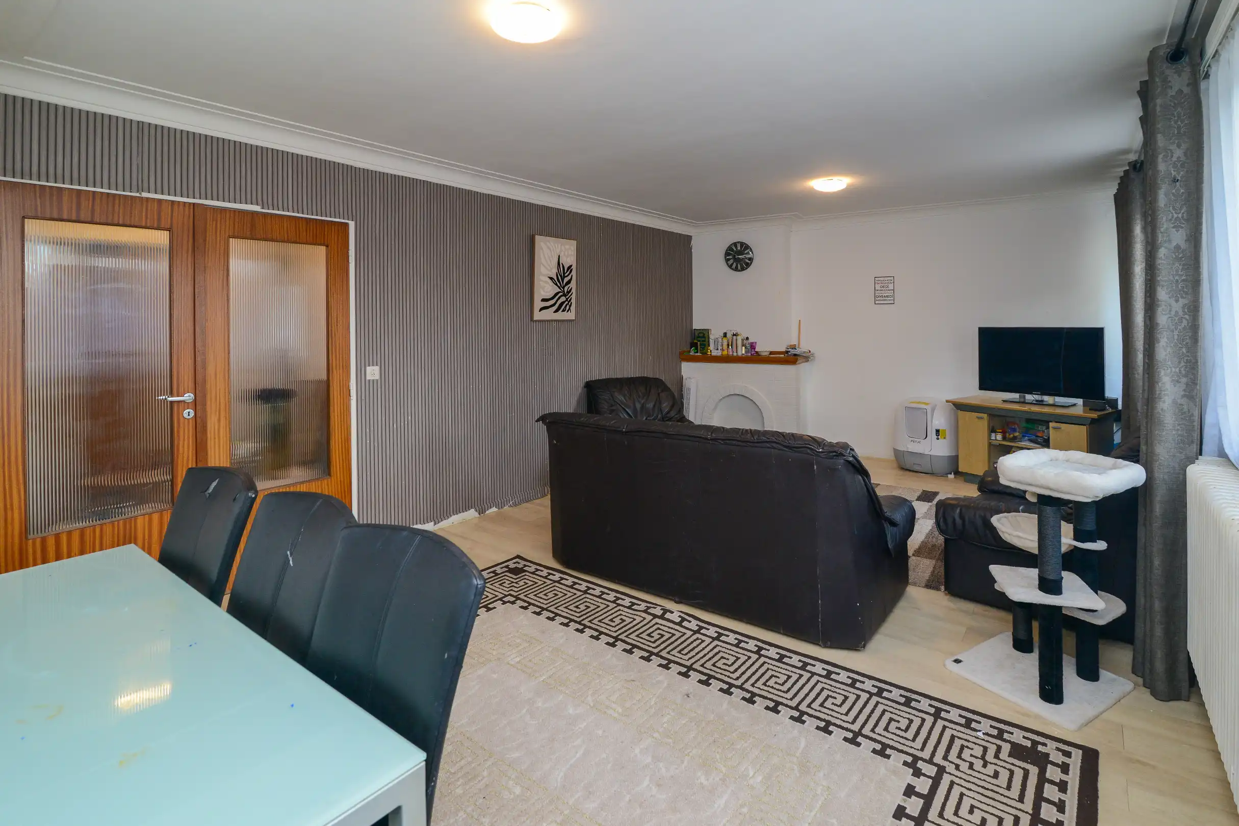 Appartement met 2 slaapkamers + kelderberging te Genk centrum foto 3