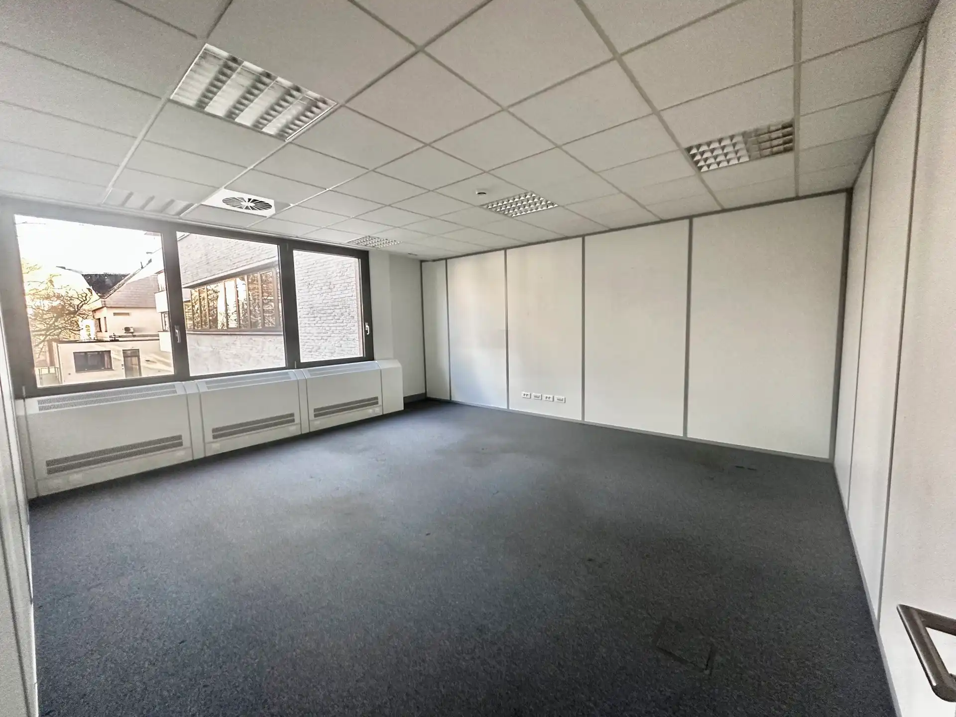 Kantoorruimte 1.154 m² te huur, Uitbreidingstraat Berchem   foto 2