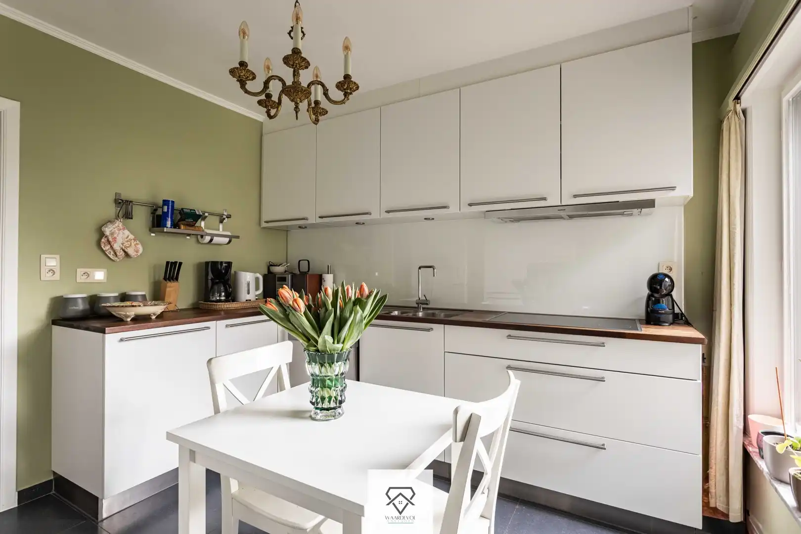 Gelijkvloerse woning met tuin en veel potentieel in Drongen foto 10