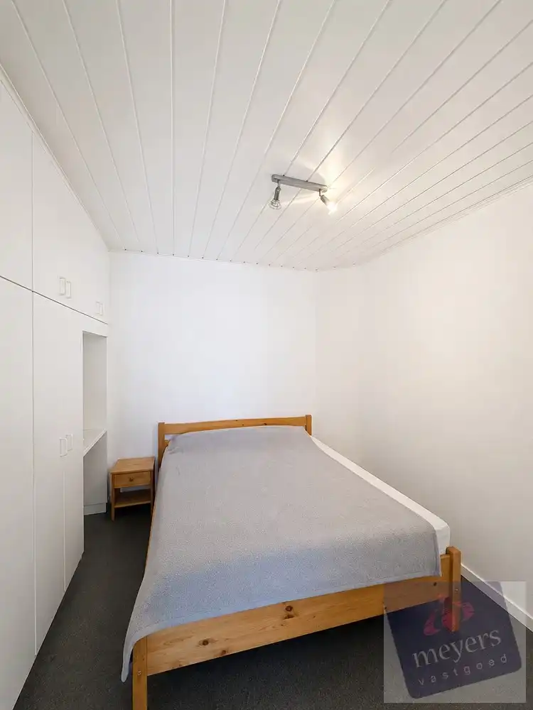 Ruime woning met garage en interessante investeringsmogelijkheden in Hasselt foto 9