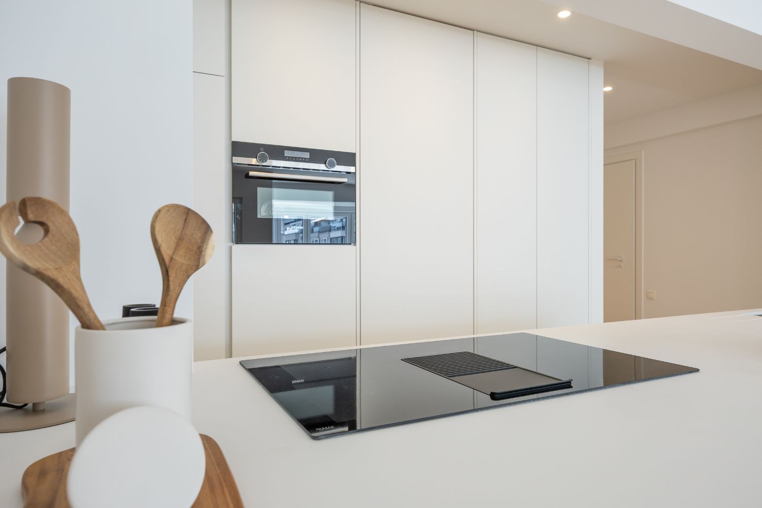 Ruim, gerenoveerd drie slaapkamer appartement in hartje Oostende foto 15
