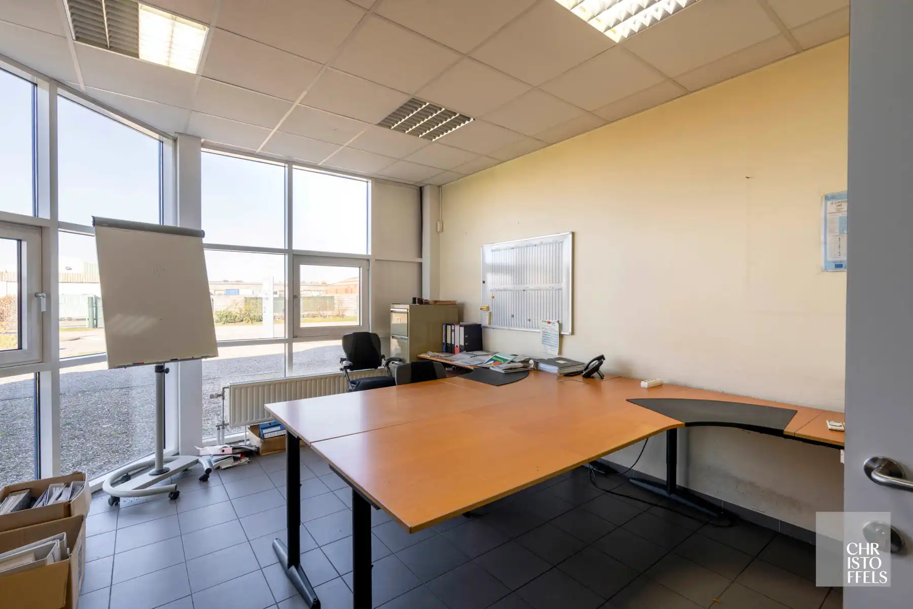 Functioneel bedrijfsgebouw op 4.445m² met magazijn/werkplaats (1.231 m²) en kantoorruimtes (197 m²) nabij de E314 foto 6