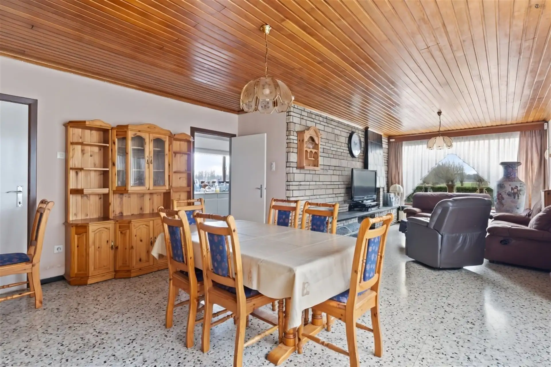 Te renoveren bungalow op een ruim stuk grond foto 6