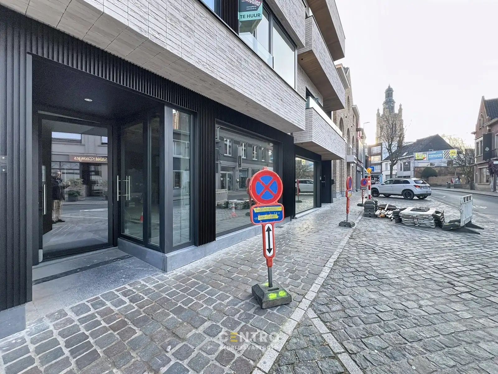 Casco handelsgelijkvloers (± 175m²) met stockruimte (±90m²), verdere afwerking in onderling overleg! foto 3