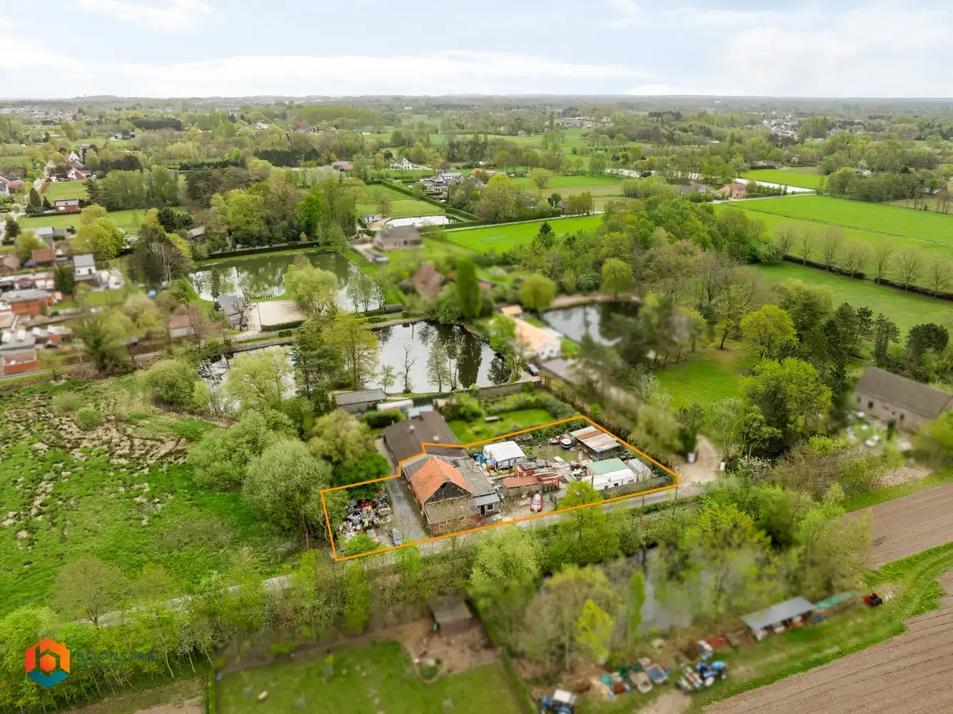 Zonevreemde casco woning met veel potentieel te Putte foto 4