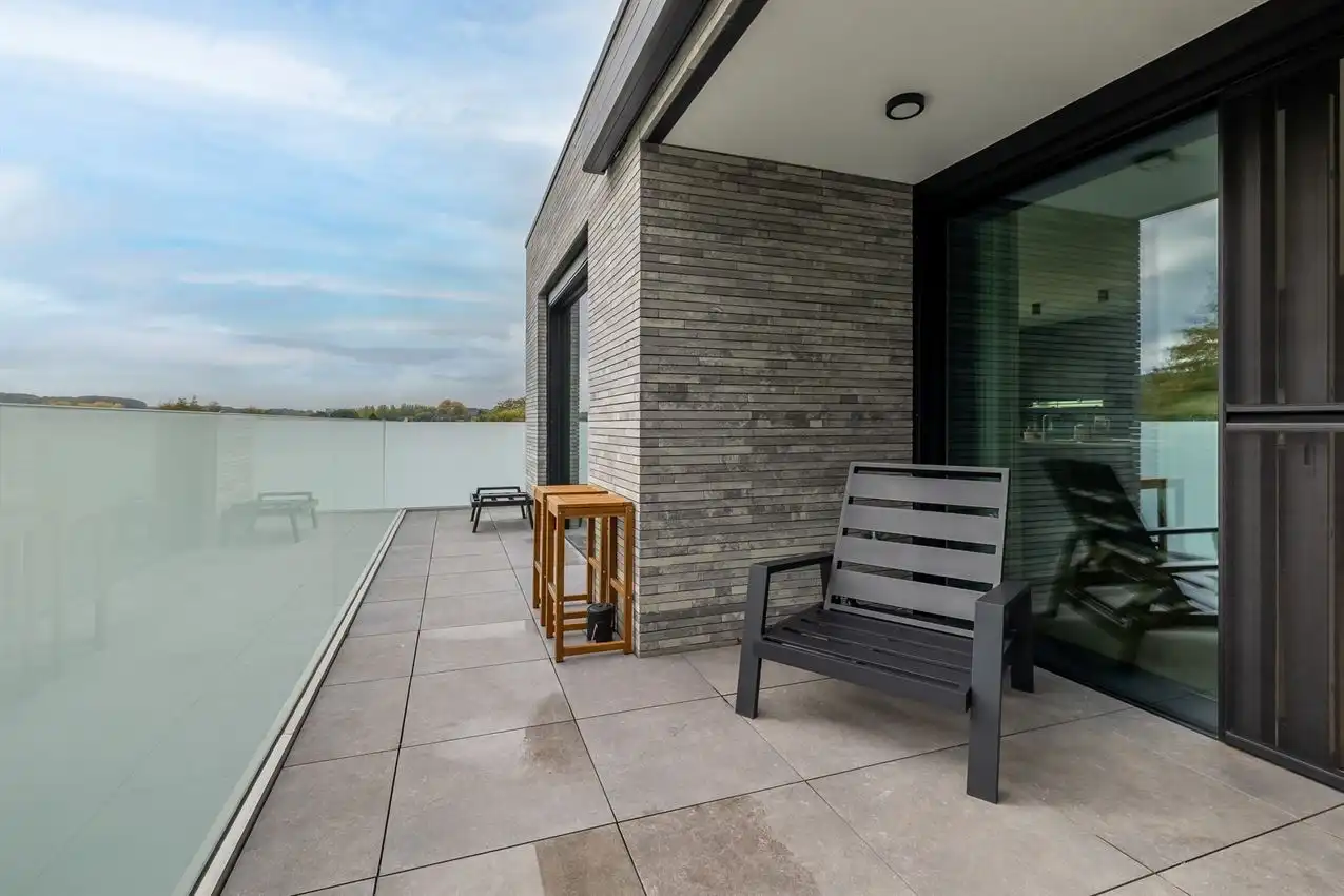 Gemeubelde penthouse met 2 slpk, ruim terras en autostaanplaats foto 23