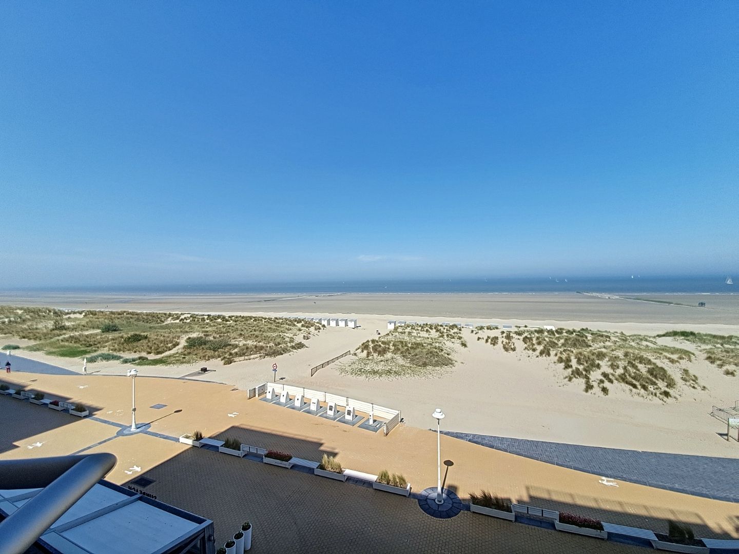 Appartement met prachtig zeezicht op de Zeedijk te Nieuwpoort foto 1