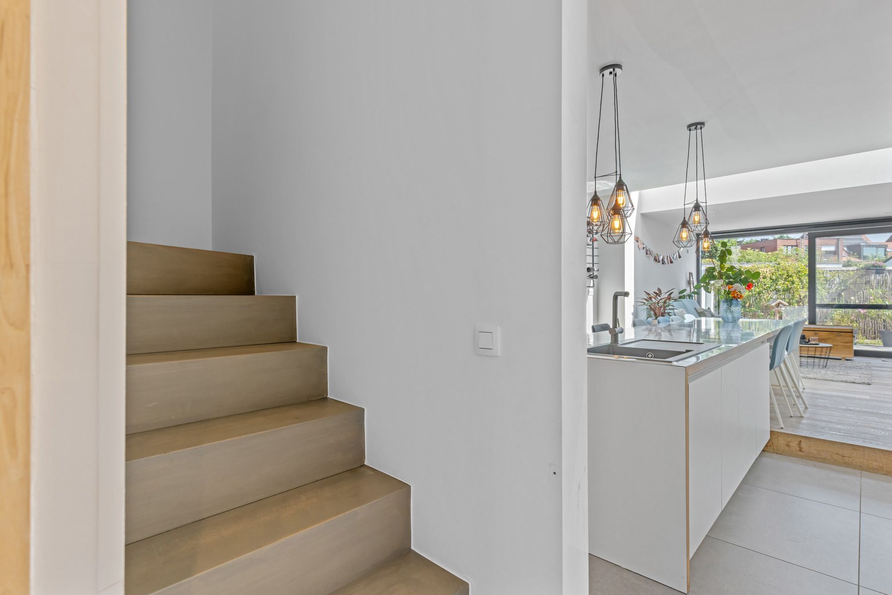 Lichtrijke, modern afgewerkte woning met grote tuin!  foto 11