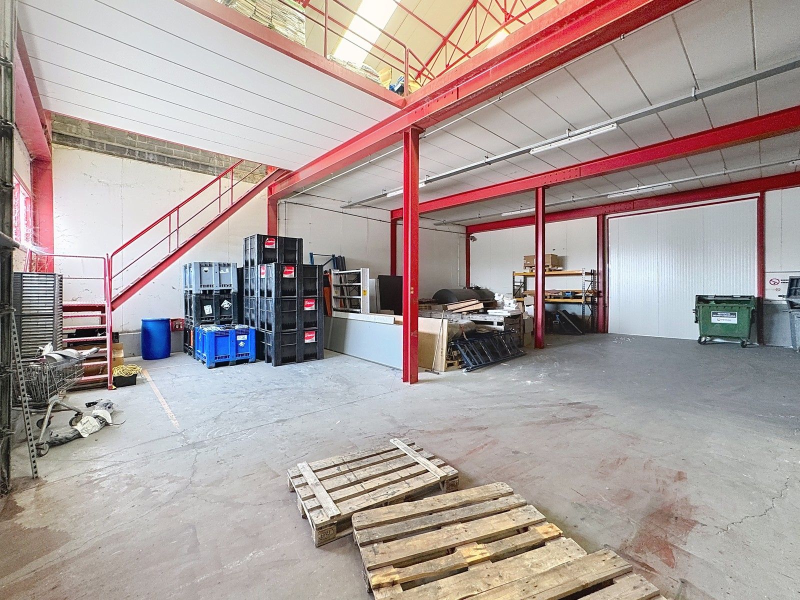Instapklare OPSLAGRUIMTE (225m²) met UITBREIDINGSMOGELIJKHEDEN (tot 1.500m²) te huur op industriezone "Herdersbrug" te 8000 Brugge foto 2