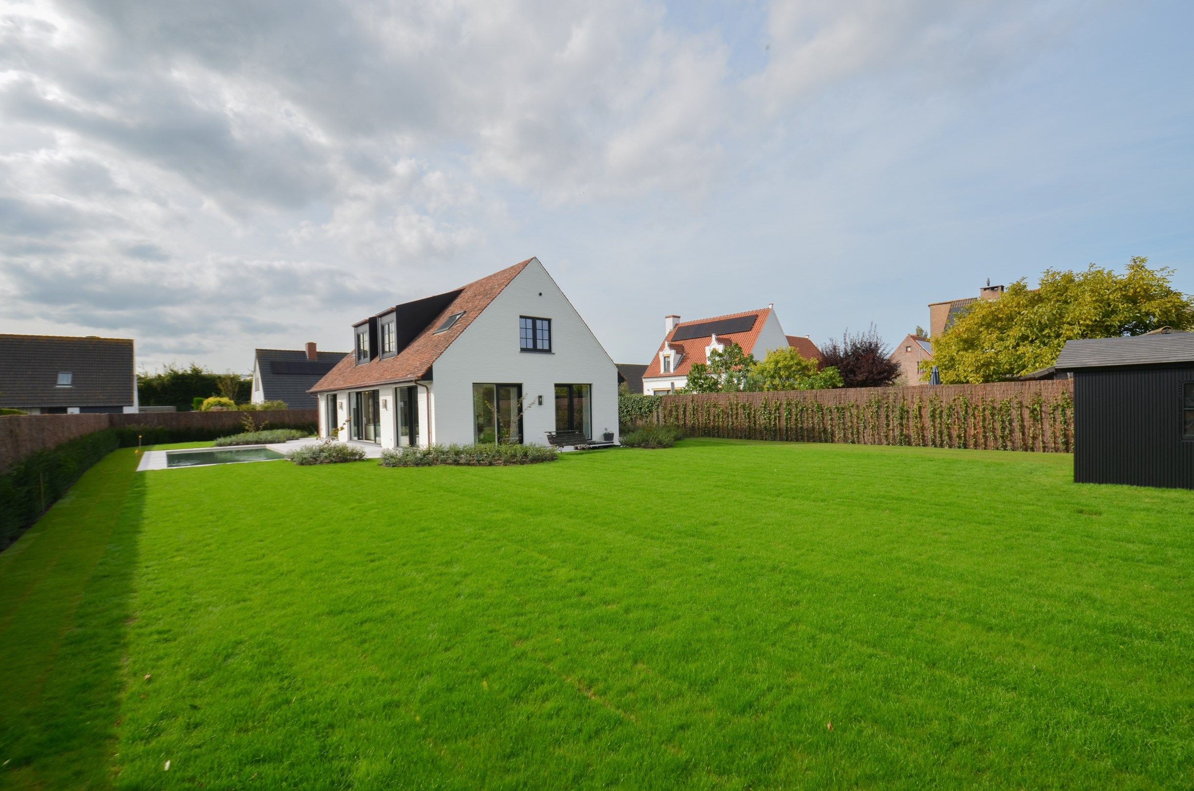 Luxueus volledig gerenoveerde villa met zonnige tuin en zwembad. foto 16