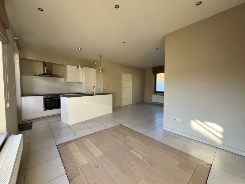 Charmante en gunstig gelegen woning te huur in Sint-Amandsberg foto 4