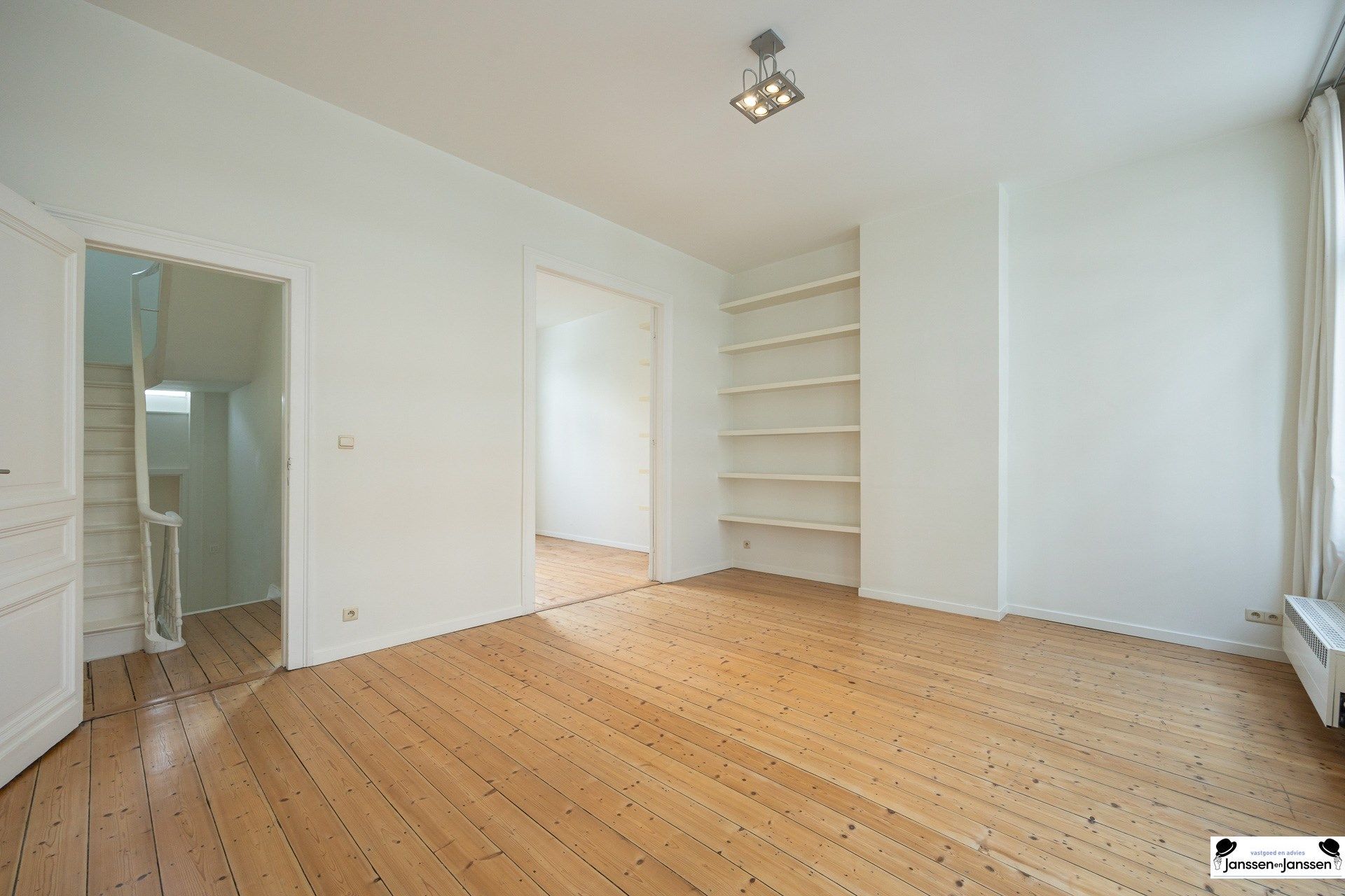 Gerenoveerd herenhuis met architecturale gevel  foto 18