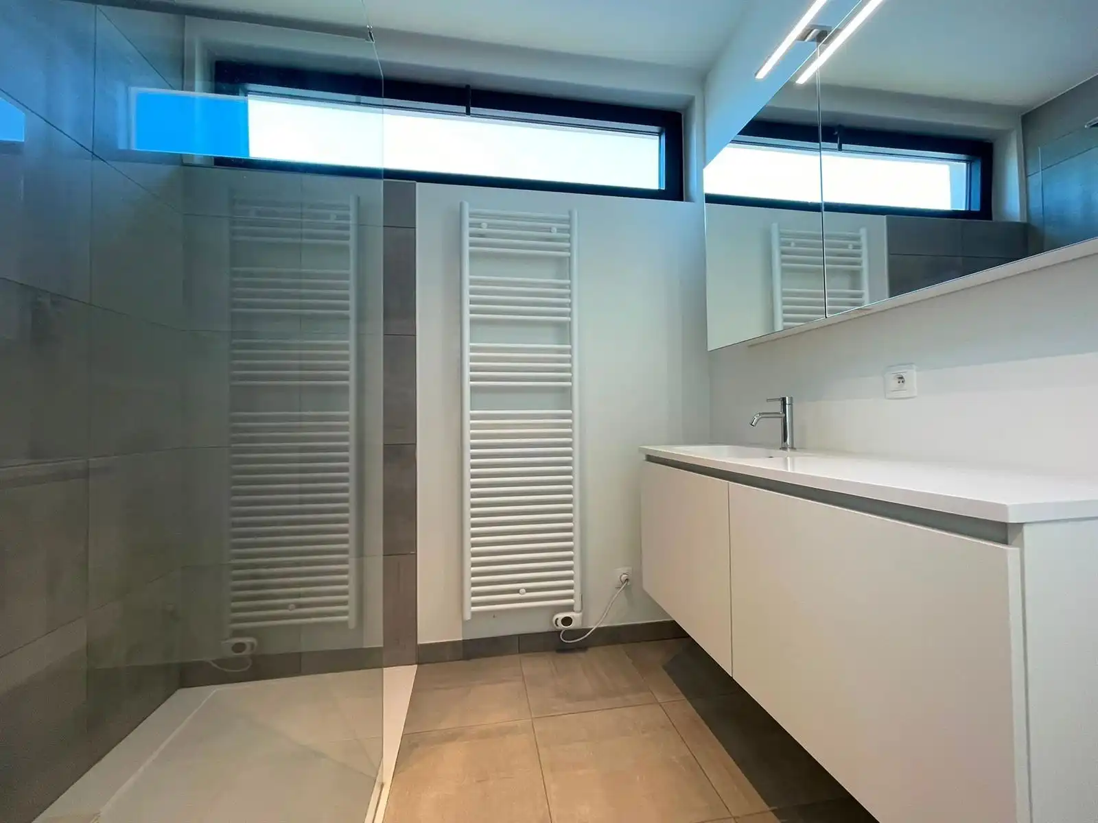 Appartement met 2 slaapkamers , terras en garage foto 8
