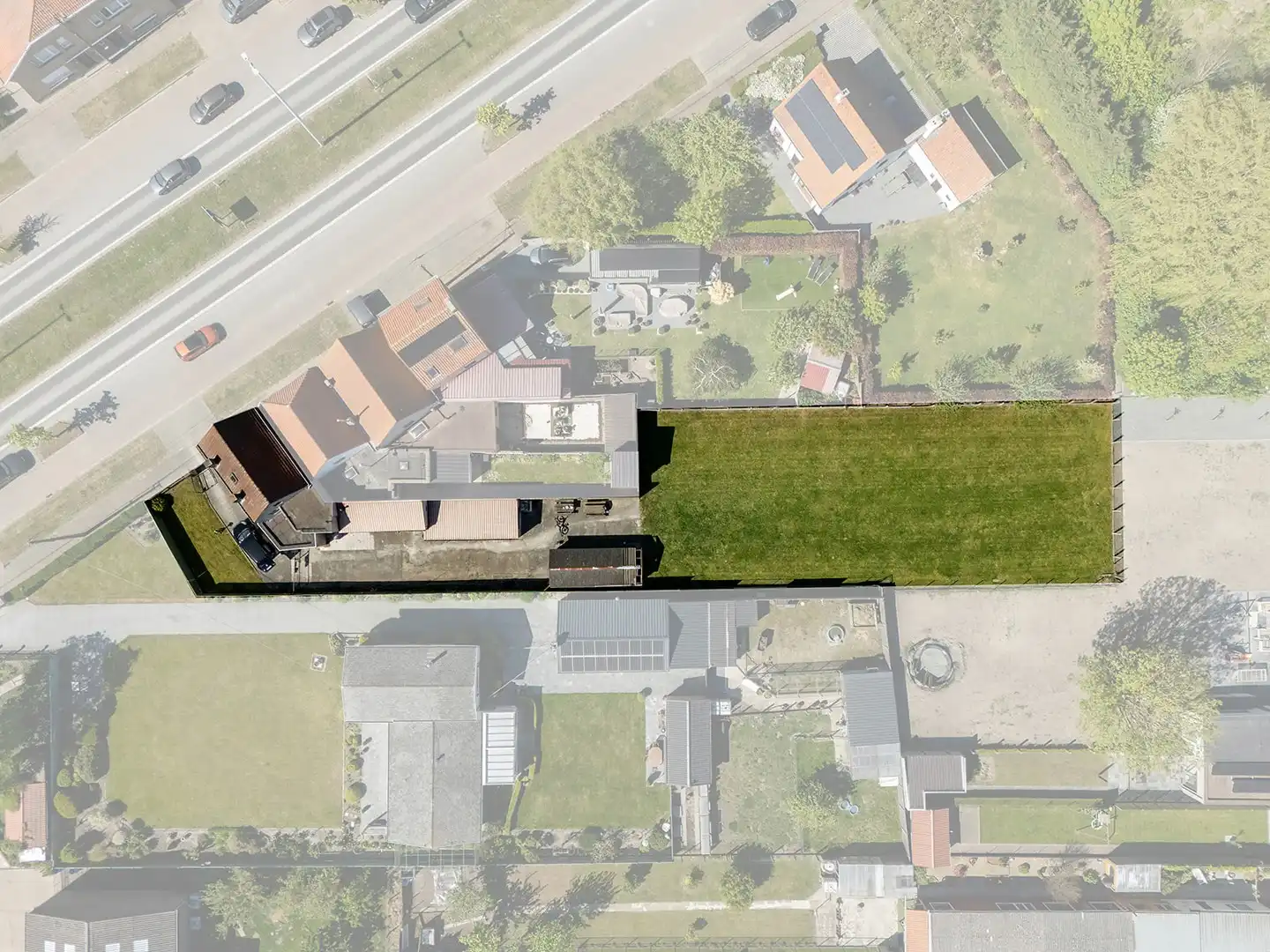 Instapklare Halfopen bebouwing op 1125 m² met ruime oprit foto 2