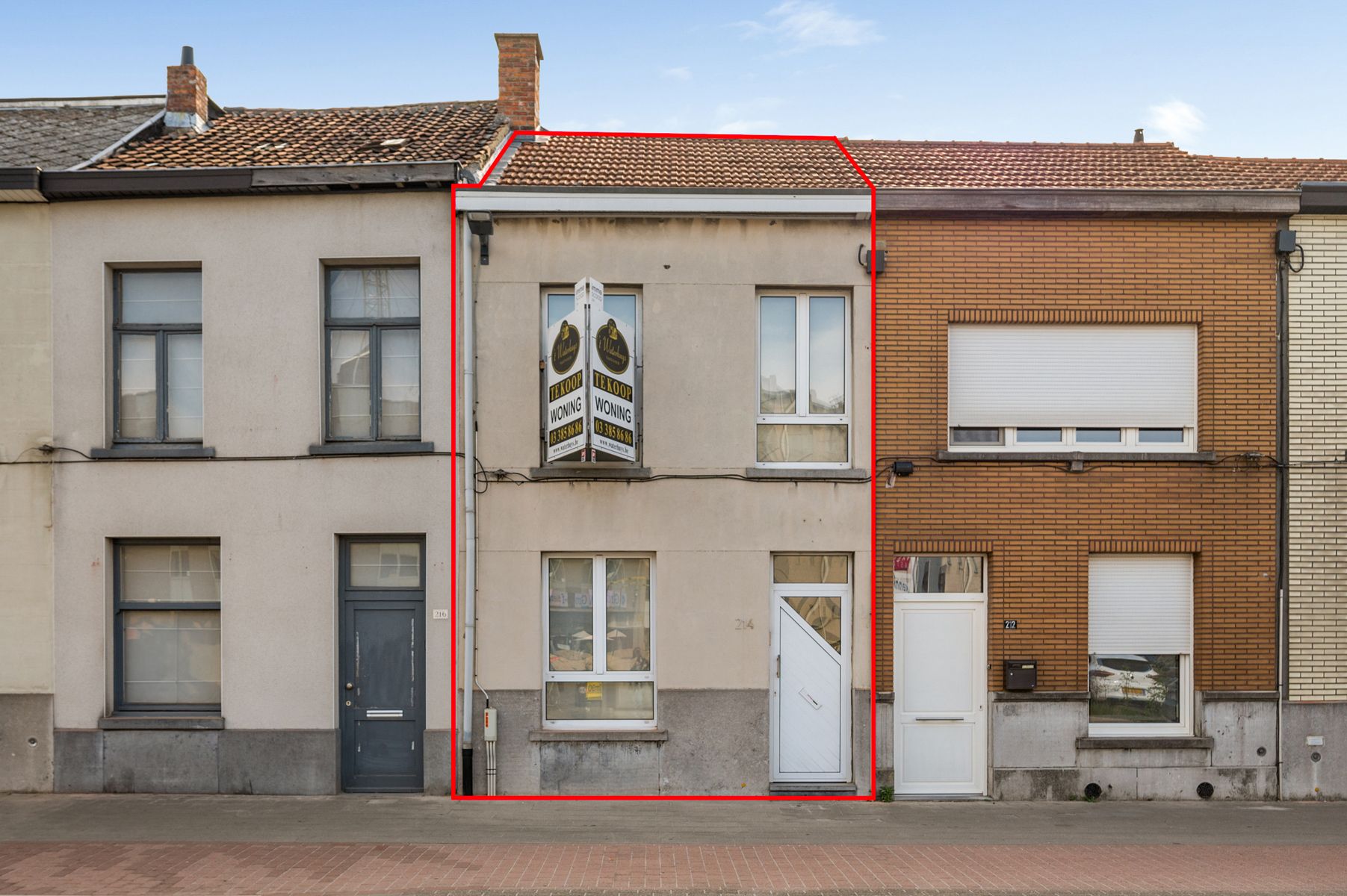 Instapklare eengezinswoning met 2 à 3 slaapkamers en tuin. foto {{pictureIndex}}