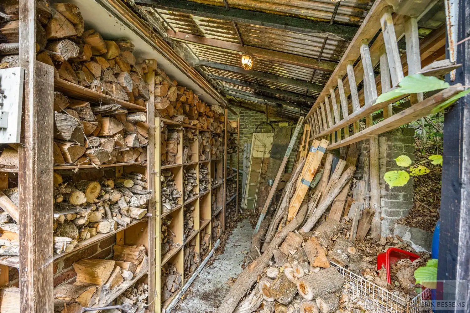 Uitzonderlijke boswoning foto 16