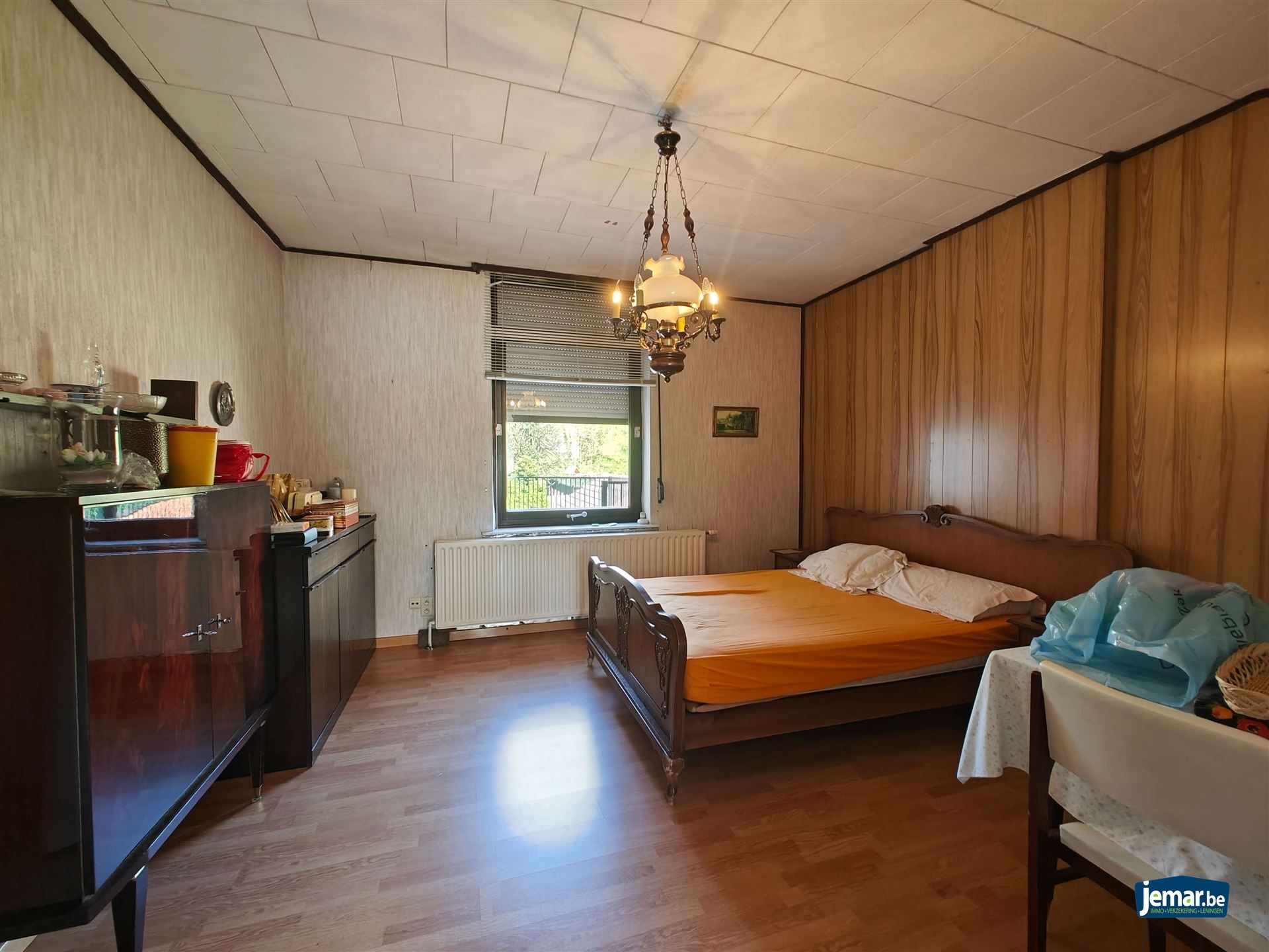 Ruime te renoveren woning met tuin, garages en eindeloos potentieel in Maasmechelen. foto 7