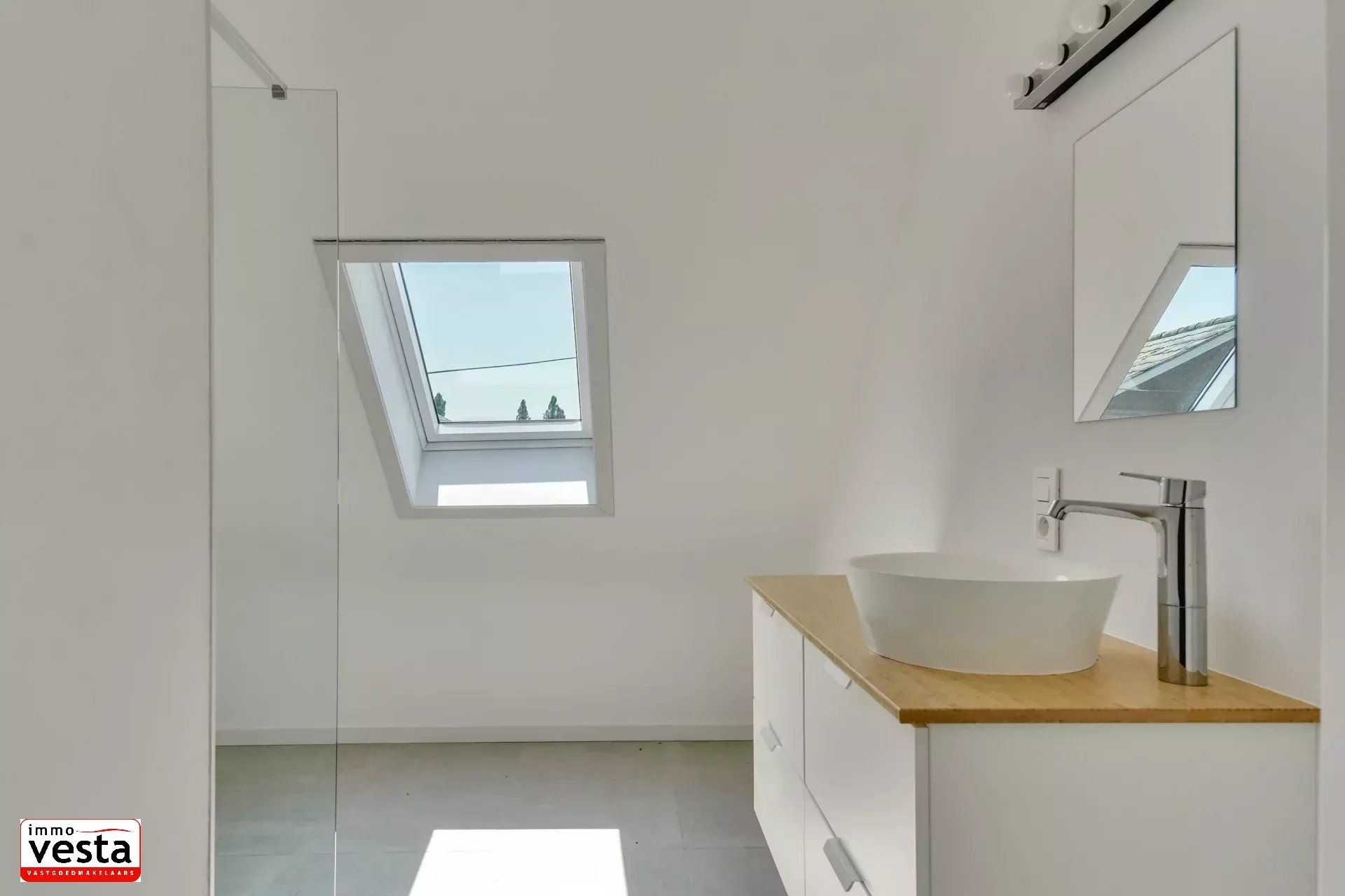 Ruime , landelijk gelegen woning met loods foto 20