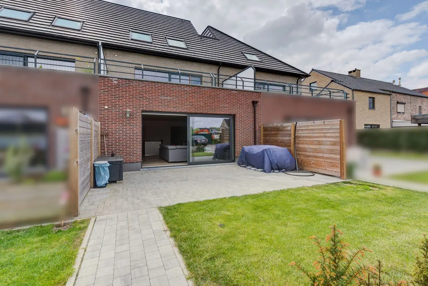 GELIJKVLOERS APPARTEMENT MET 2 SLAAPKAMERS, 2 AUTOSTAANPLAATSEN EN RUIM TERRAS TE BEVERST foto 16