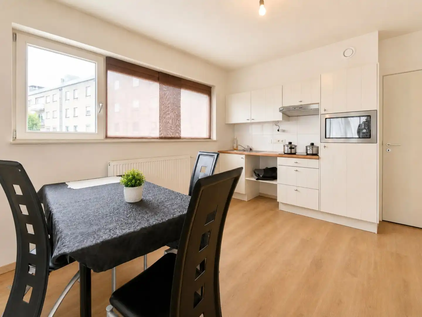 Instapklaar investeringsappartement in centrum Waregem! foto 3