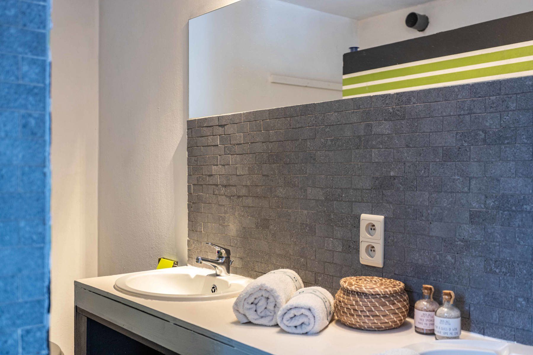 Te koop: te renoveren appartement in hartje Aalst! foto 11