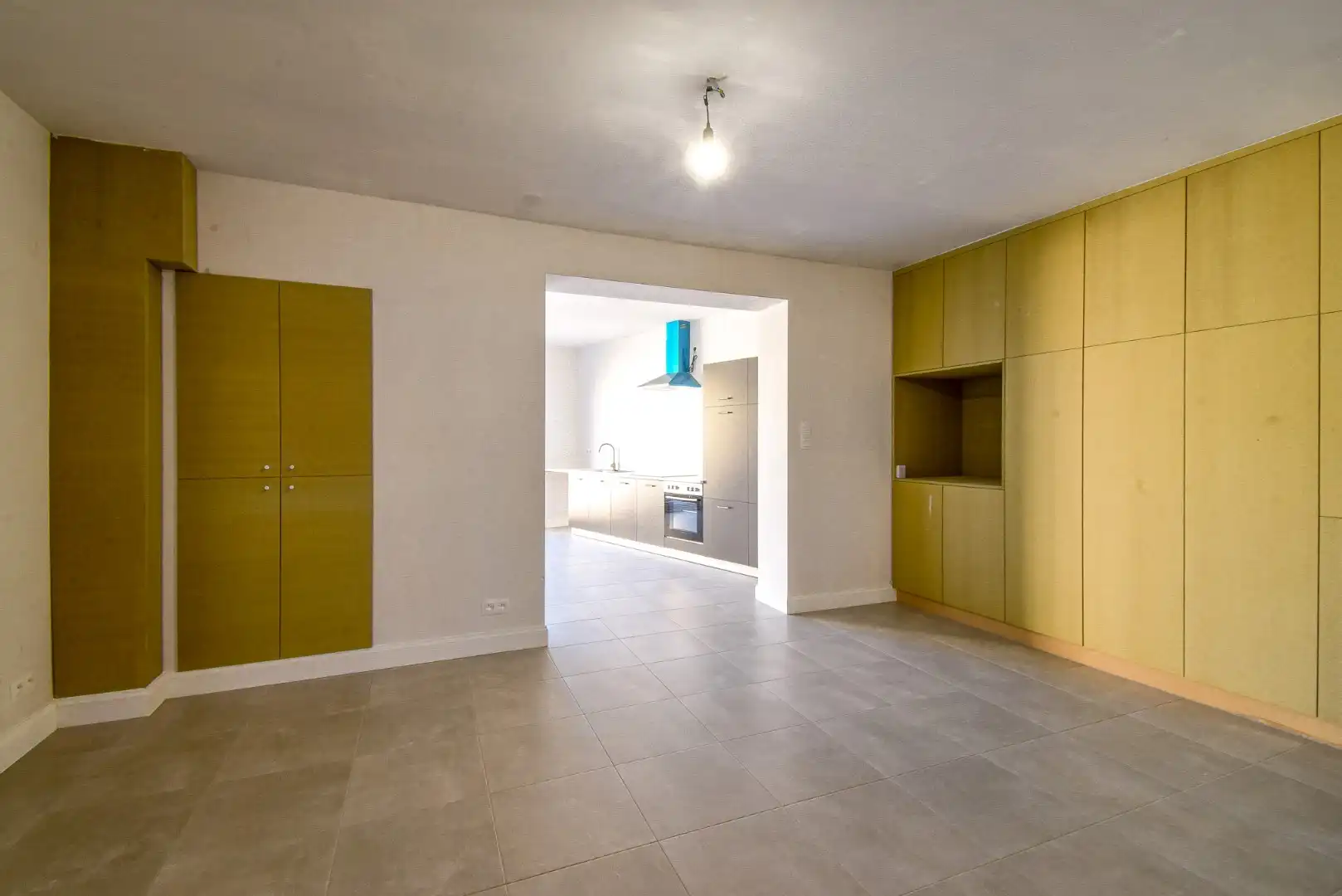 Instapklare gerenoveerde rijwoning in het centrum van Gistel foto 6