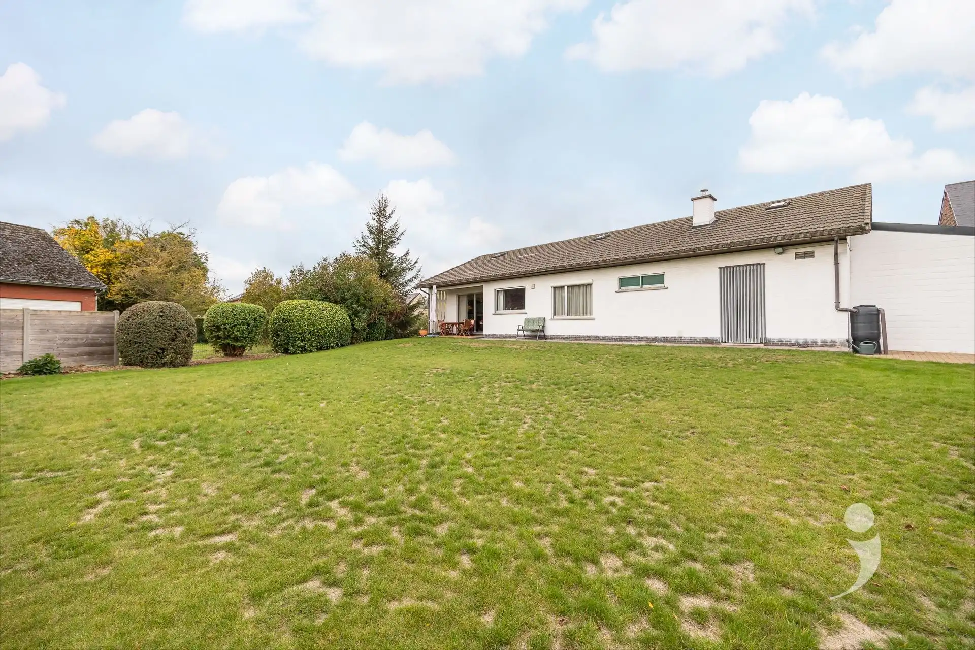 Ruime bungalow op een mooi perceel! foto 27