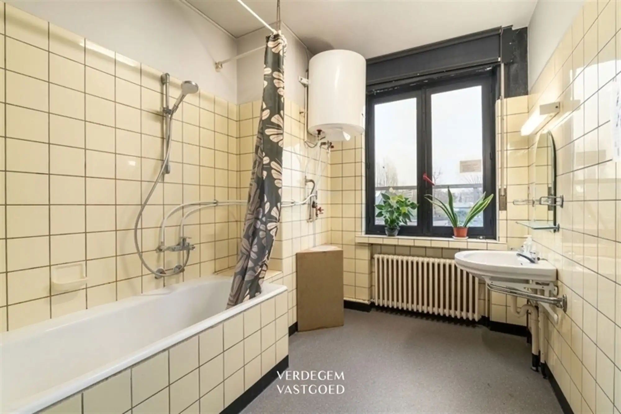 Architecturale woning met meerdere slaapkamers, garage en prachtige tuin foto 22