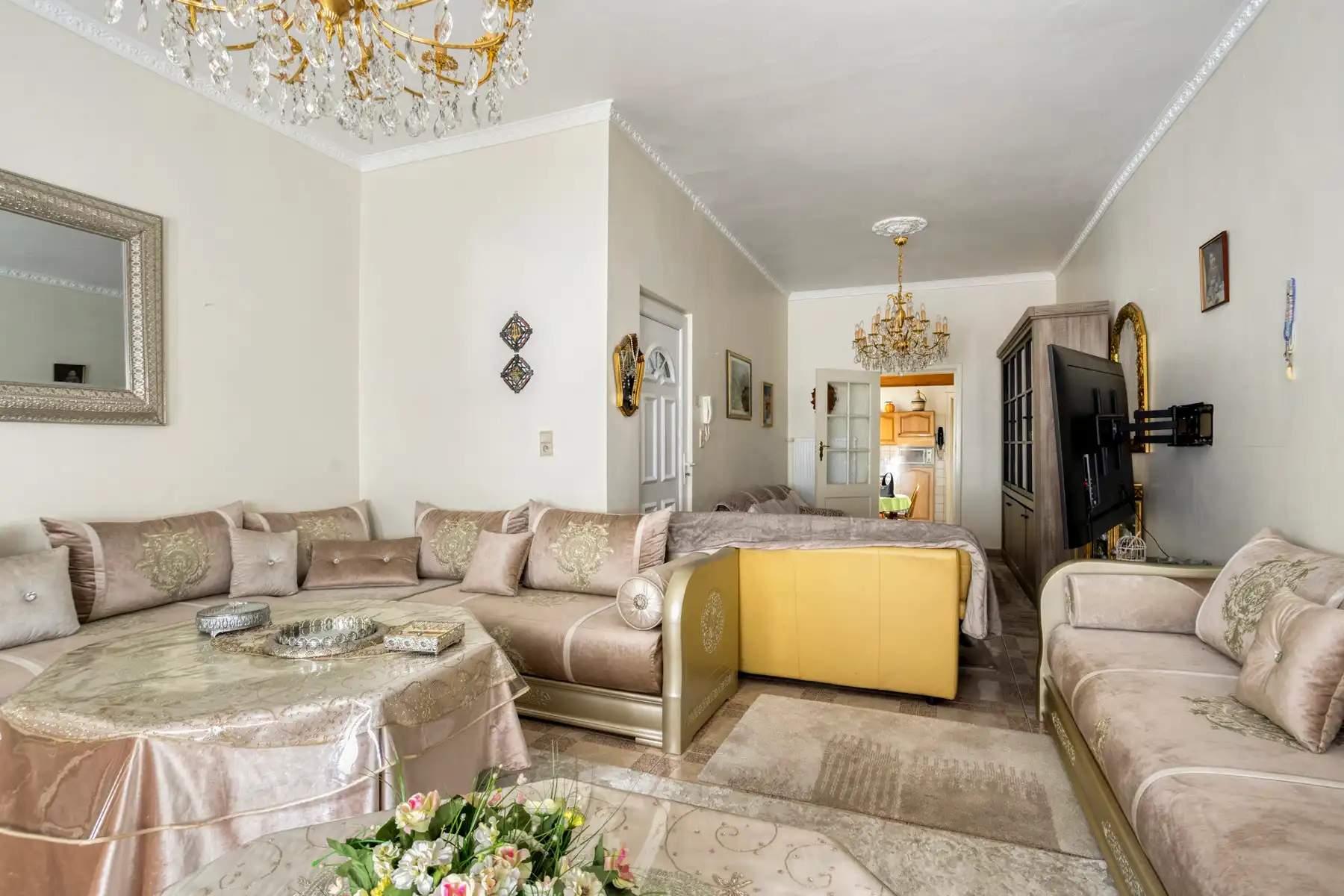 Te renoveren appartementsgebouw met vergunning voor 3 Apps foto 5